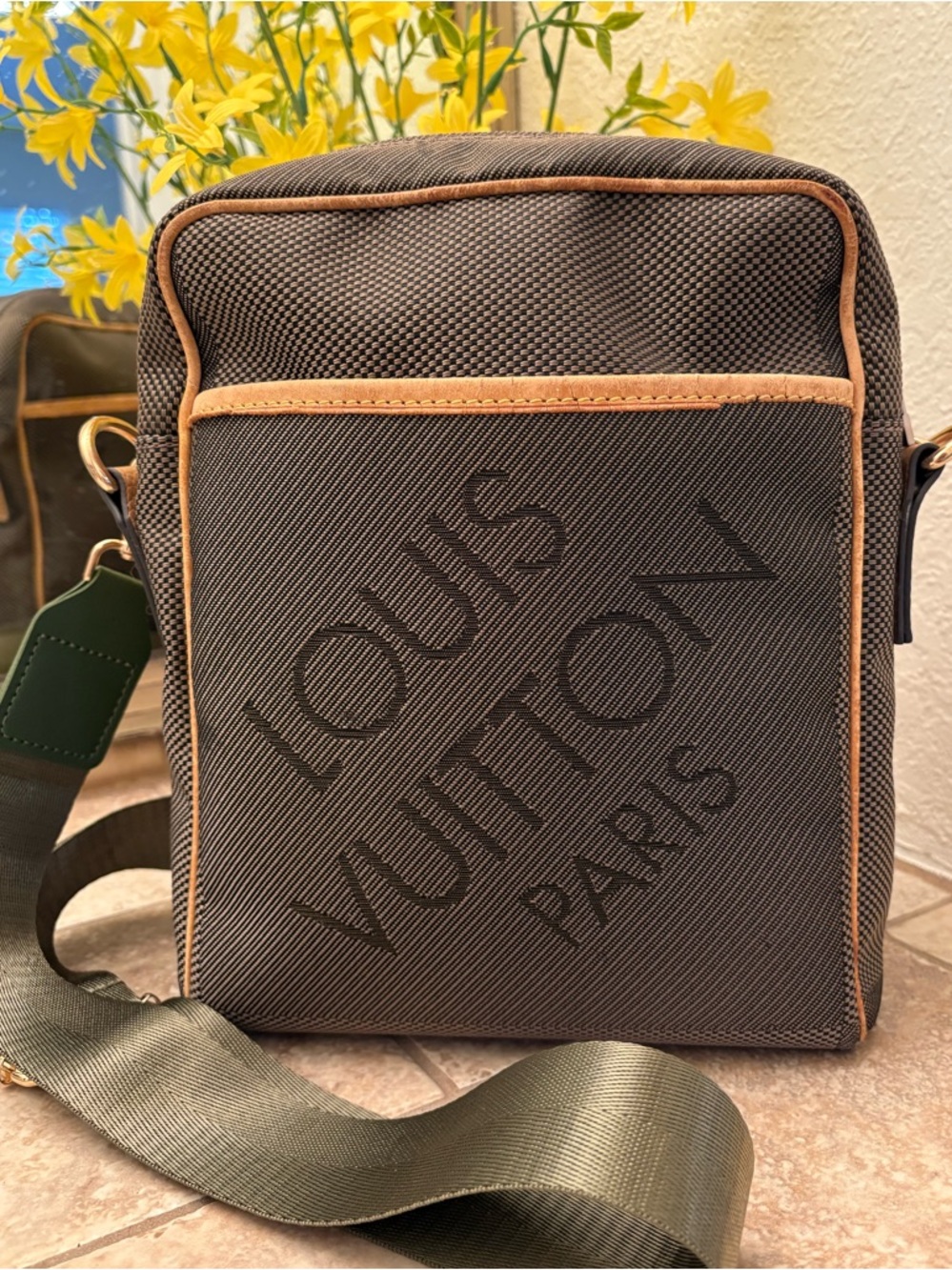 Authentic Louis Vuitton Unisex Messenger Crossbody in Grey/Green canvas